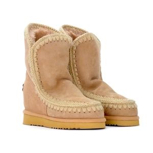 Mou Eskimo inner wedge short boots size 7.  Color camel